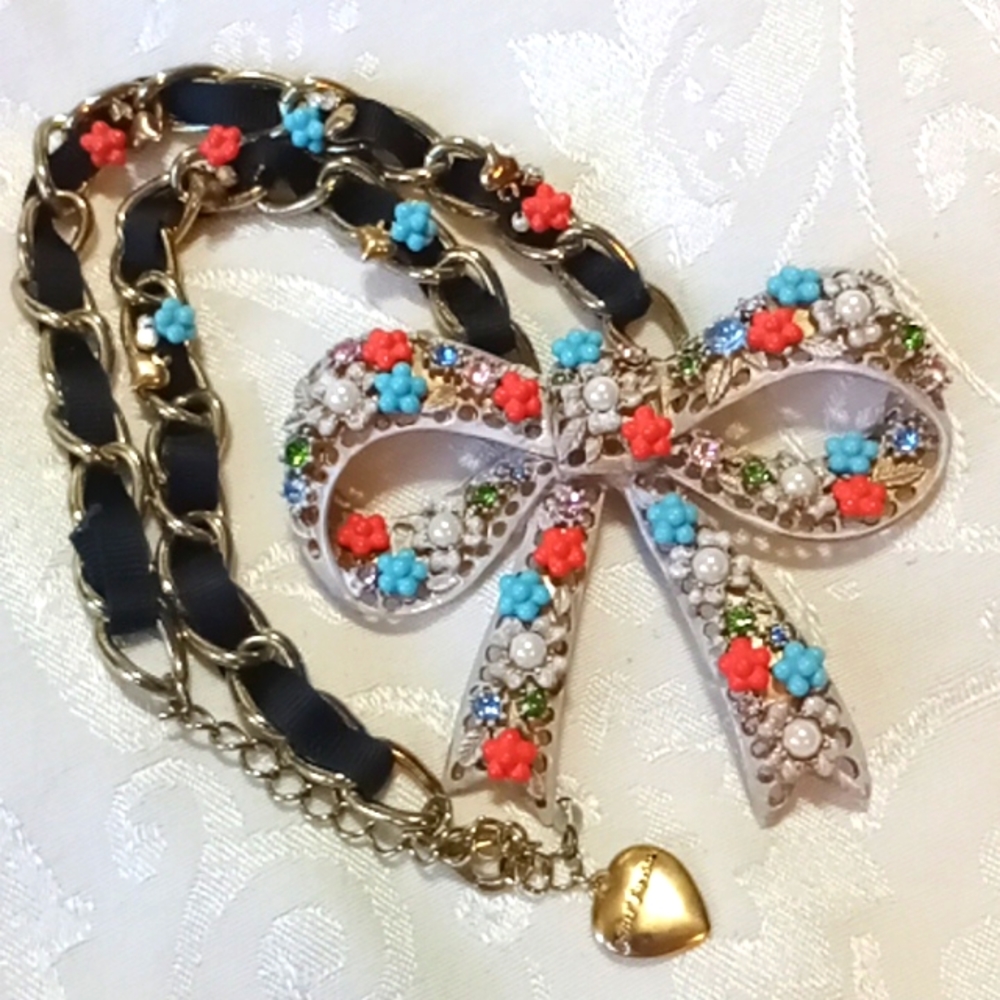 Betsey Johnson Farmhouse Bow Necklace